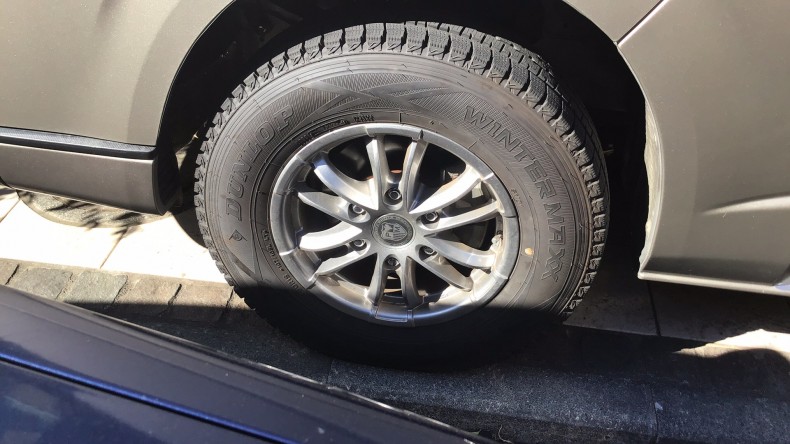 タイヤホイール前