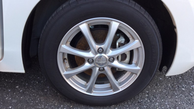 タイヤホイール前