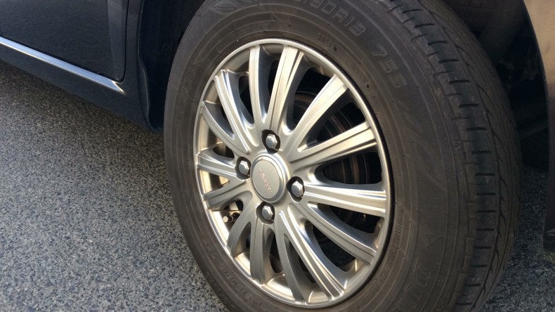 タイヤホイール前