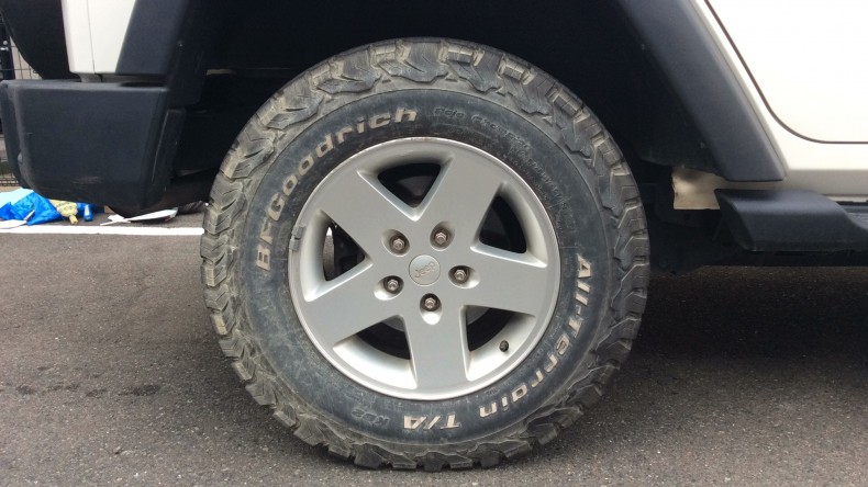 タイヤホイール前