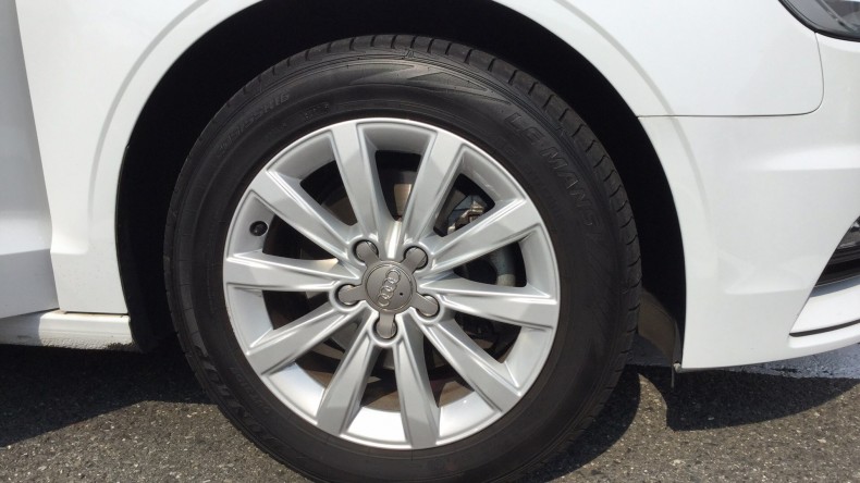 タイヤホイール前