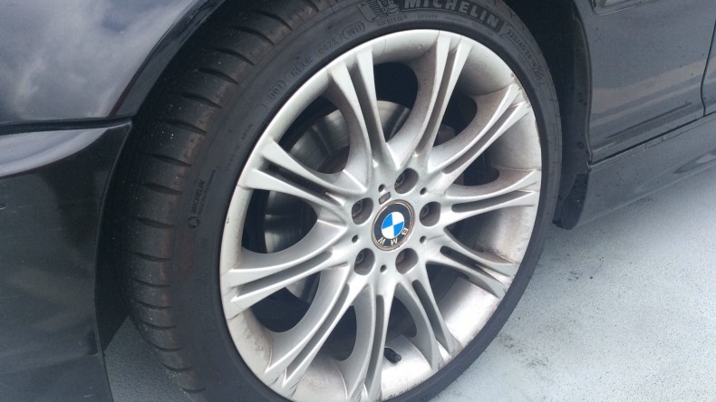 タイヤホイール前