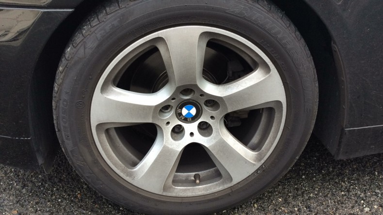 タイヤホイール前