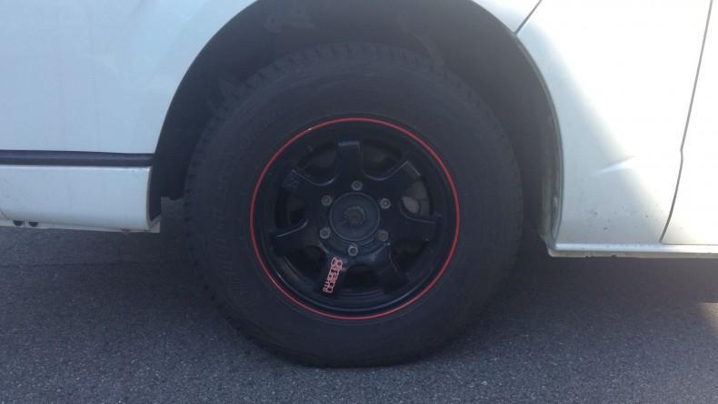 タイヤホイール前