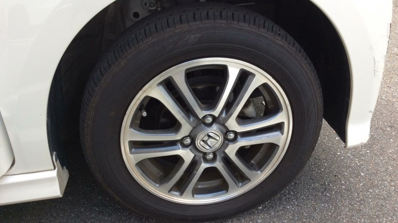 タイヤホイール前