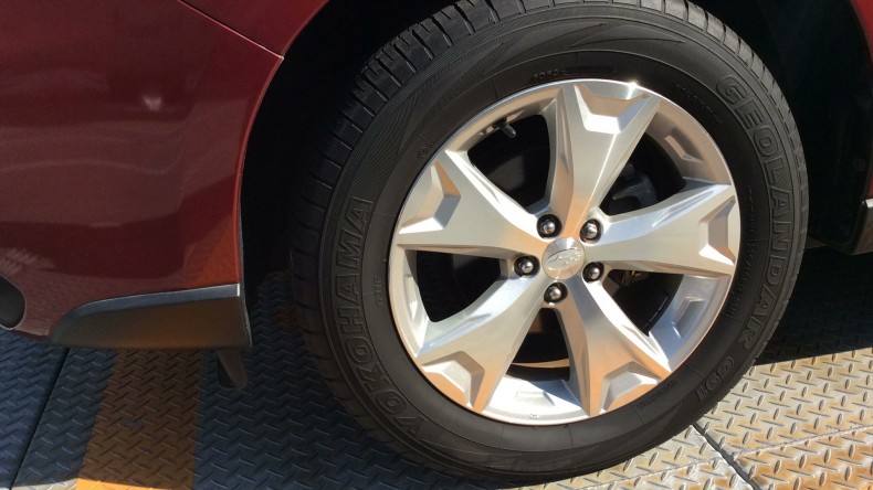 タイヤホイール前