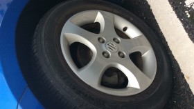 タイヤホイール前