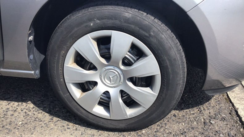 タイヤホイール前