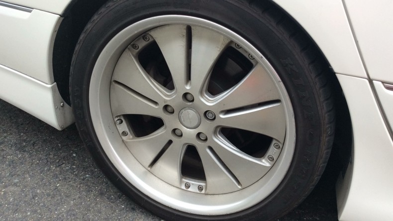 タイヤホイール前