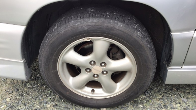 タイヤホイール前