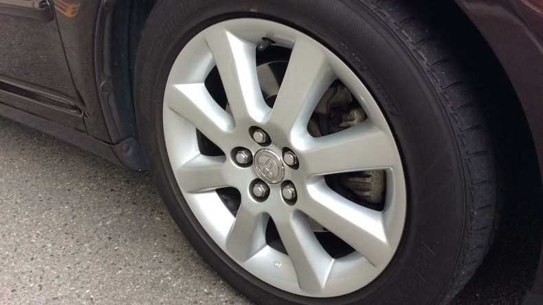 タイヤホイール前