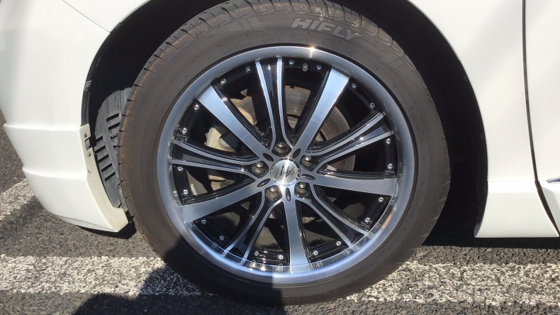 タイヤホイール前