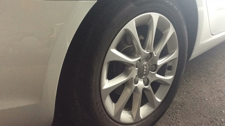 タイヤホイール前