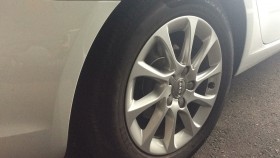 タイヤホイール前