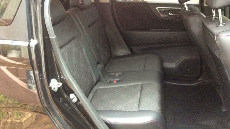 内装後方シート