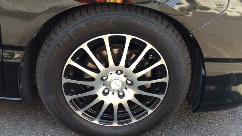 タイヤホイール前