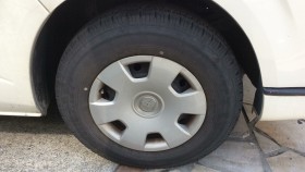 タイヤホイール前