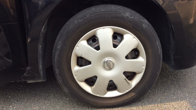 タイヤホイール前