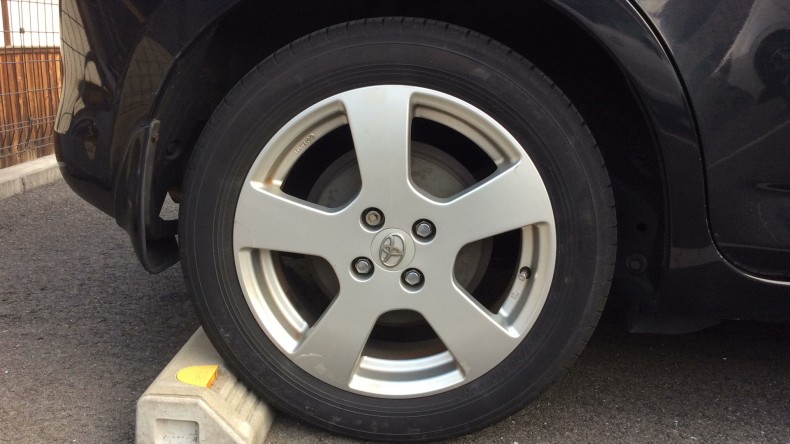 タイヤホイール前