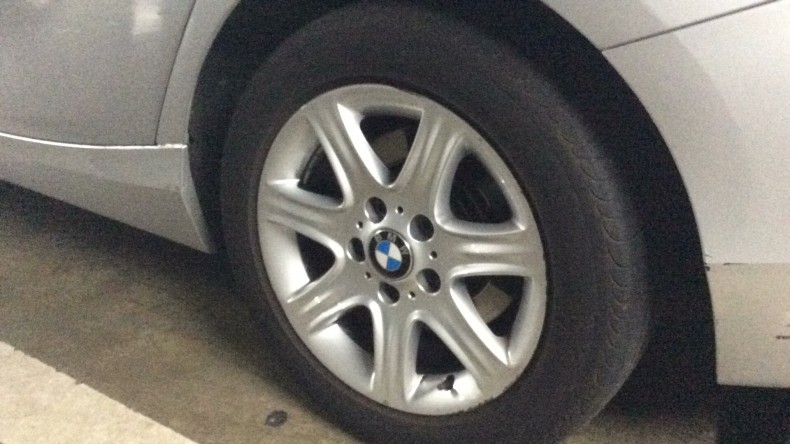 タイヤホイール前