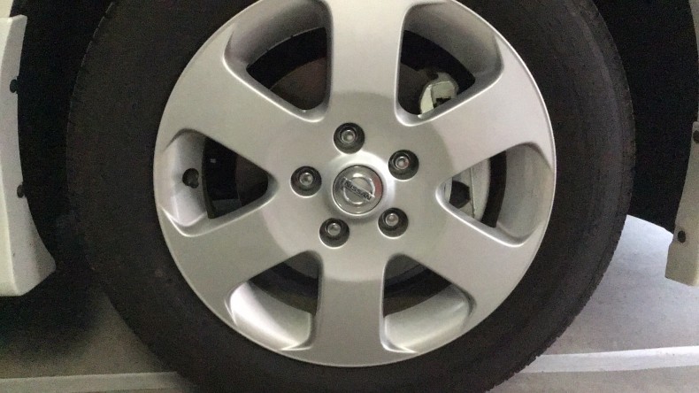 タイヤホイール前