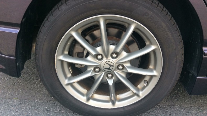 タイヤホイール前