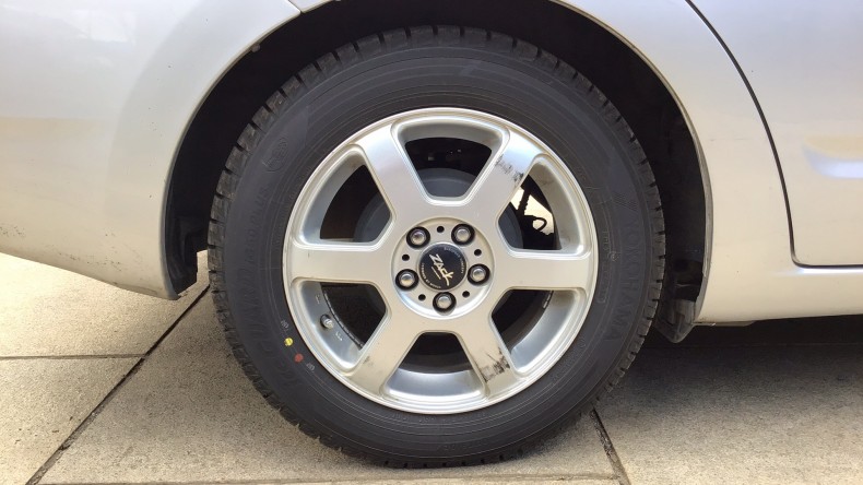 タイヤホイール前