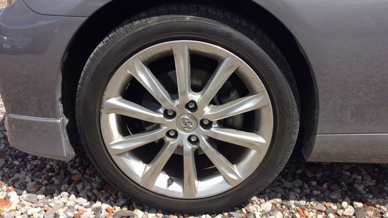 タイヤホイール前