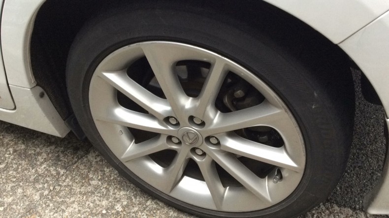 タイヤホイール前