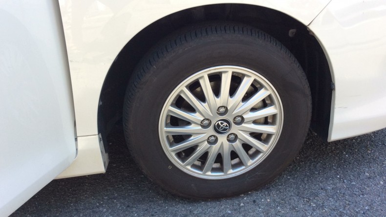 タイヤホイール前