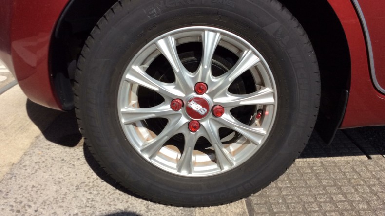 タイヤホイール前