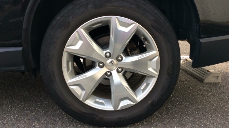 タイヤホイール前