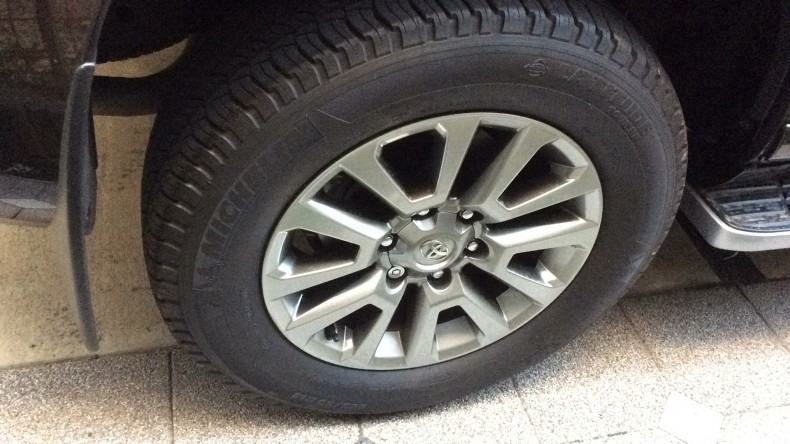 タイヤホイール前