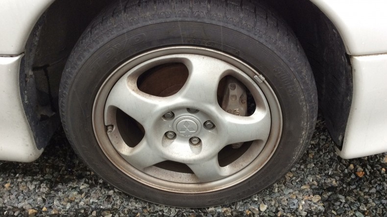 タイヤホイール前