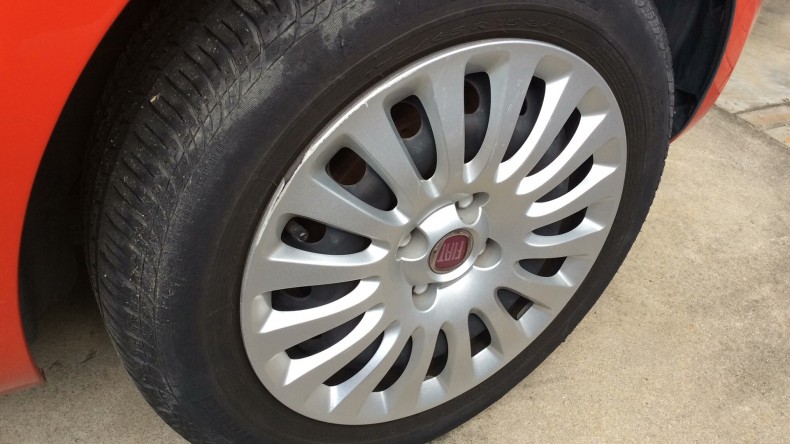 タイヤホイール前