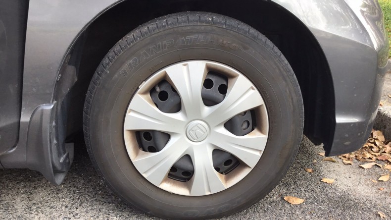 タイヤホイール前