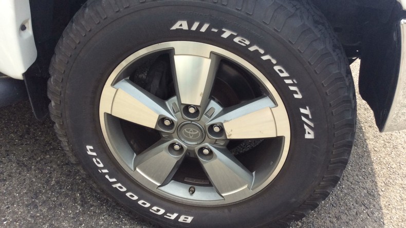 タイヤホイール前