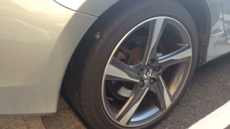 タイヤホイール前