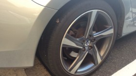 タイヤホイール前