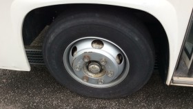 タイヤホイール前