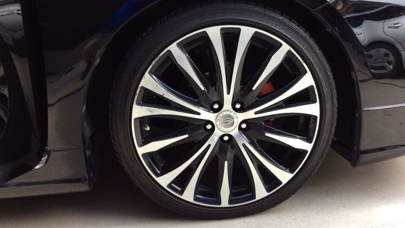 タイヤホイール前