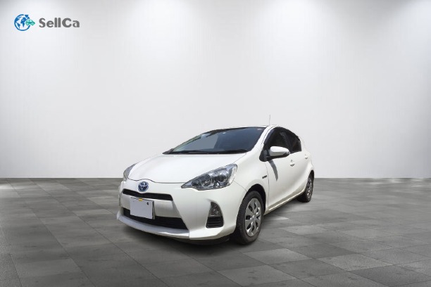 トヨタ/アクア-4972