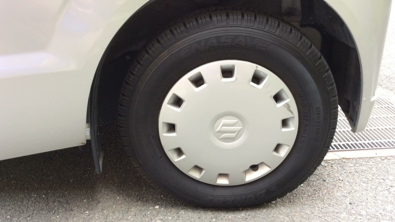 タイヤホイール前