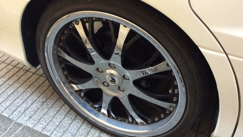 タイヤホイール前