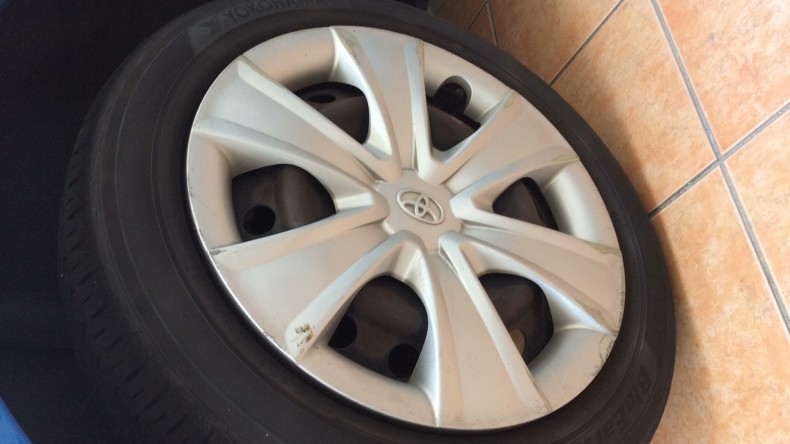 タイヤホイール前