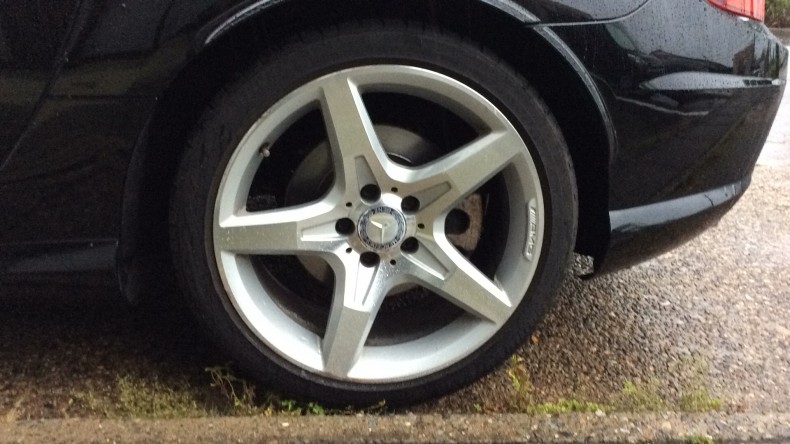 タイヤホイール前