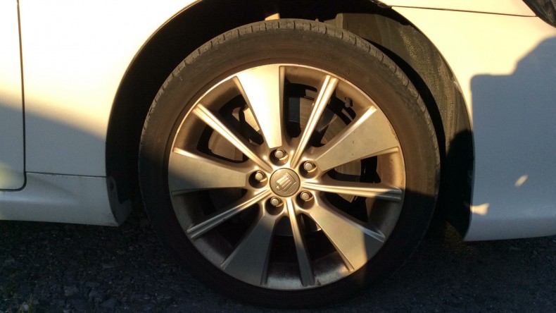 タイヤホイール前