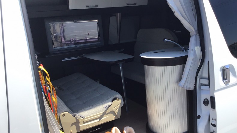 内装後方シート