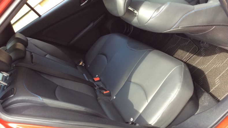 内装後方シート