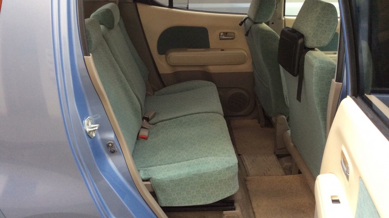 内装後方シート